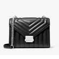 Michael Kors Schwarze Schultertasche aus Fell