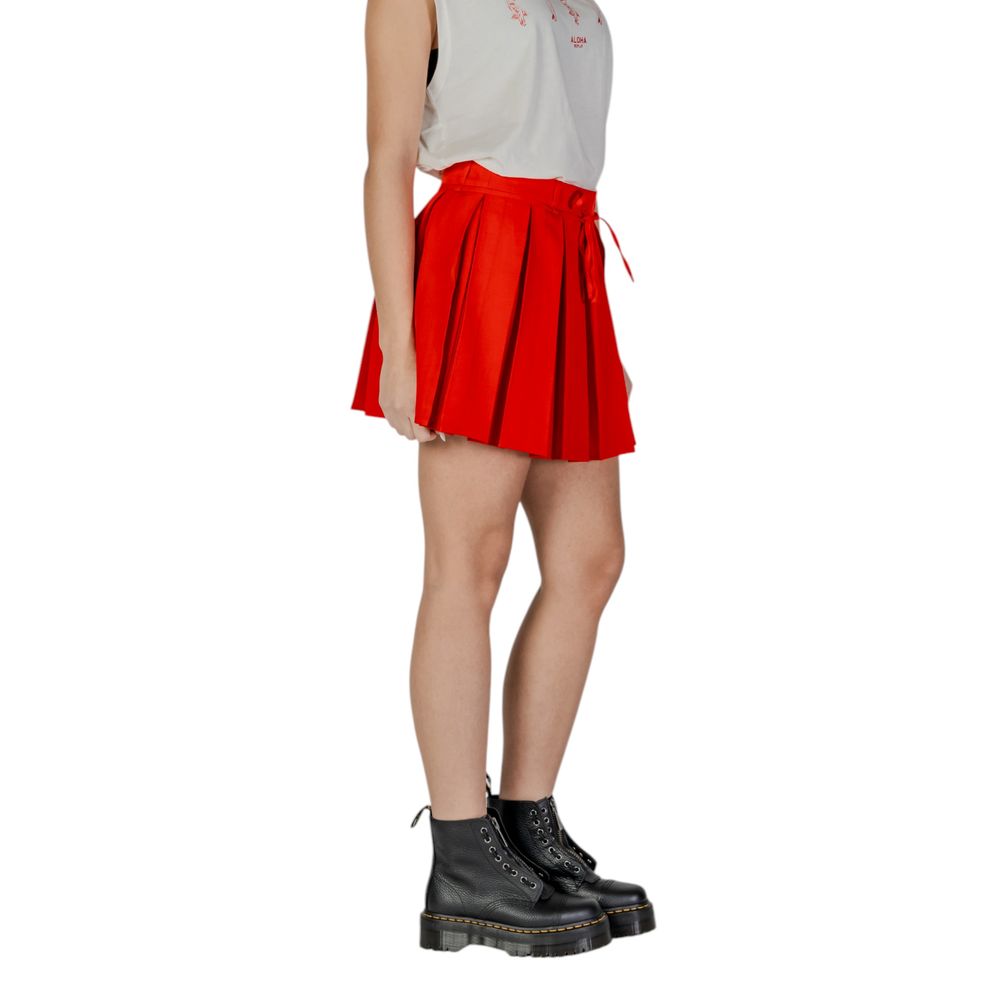 Only Roter Minirock aus recyceltem Polyester
